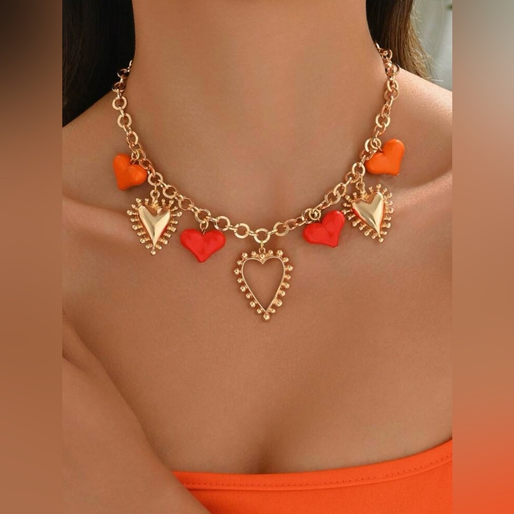 ✨ New ✨ Gold Heart Charm Necklace ✨
